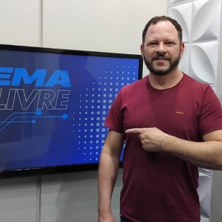 Apresentador Luiz Fernando Krumenaur