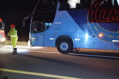 FILHA SAI CORRENDO NO MEIO DE RODOVIA, PAI TENTA SALVÁ-LA MAS MORRE ATROPELADO NA PR-151 EM JAGUARIAÍVA