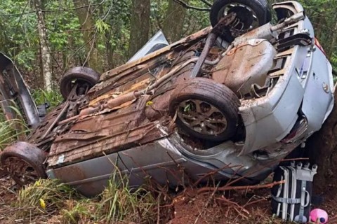 FAMÍLIA A CAMINHO DO NASCIMENTO DO FILHO SOFRE ACIDENTE APÓS CARRO CAPOTAR NO PARANÁ