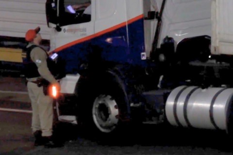 Policiais ofereciam QR code e wi-fi de batalhão para cobrar dinheiro de motoristas e não dar multas, no Paraná