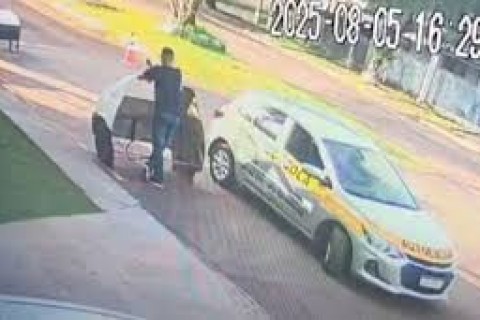 ALUNA INVADE AUTOESCOLA COM CARRO AO TENTAR FAZER BALIZA NO PARANÁ