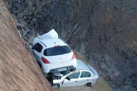 𝗔𝗰𝗶𝗱𝗲𝗻𝘁𝗲 𝗲𝗻𝘁𝗿𝗲 𝗱𝗼𝗶𝘀 𝗰𝗮𝗿𝗿𝗼𝘀 𝗱𝗲𝗶𝘅𝗮 𝗳𝗲𝗿𝗶𝗱𝗼𝘀 𝗻𝗮 𝗕𝗥-𝟭𝟭𝟲 𝗲𝗻𝘁𝗿𝗲 𝗣𝗲𝗹𝗼𝘁𝗮𝘀 𝗲 𝗖𝗮𝗺𝗮𝗾𝘂ã