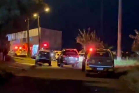 𝗖𝗼𝗻𝗳𝗿𝗼𝗻𝘁𝗼 𝗰𝗼𝗺 𝗮 𝗣𝗼𝗹í𝗰𝗶𝗮 𝗠𝗶𝗹𝗶𝘁𝗮𝗿 𝗱𝗲𝗶𝘅𝗮 𝗱𝗼𝗶𝘀 𝘀𝘂𝘀𝗽𝗲𝗶𝘁𝗼𝘀 𝗺𝗼𝗿𝘁𝗼𝘀 𝗲 𝗱𝗼𝗶𝘀 𝗽𝗿𝗲𝘀𝗼𝘀 𝗲𝗺 𝗖𝗮𝘀𝗰𝗮𝘃𝗲𝗹