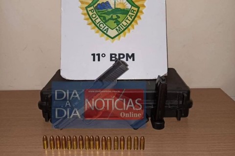 MORADOR REAGE À ASSALTO EM RESIDÊNCIA, ATIRA EM CRIMINOSOS, E É LEVADO PARA A DELEGACIA