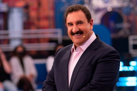 Apresentador Ratinho faz documento paraguaio e reforça laços com a fronteira