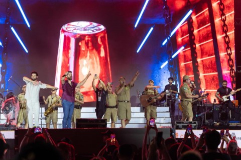 Shows no Litoral do Paraná: Zé Neto e Cristiano tocam “Seu Polícia” com a Banda da PM