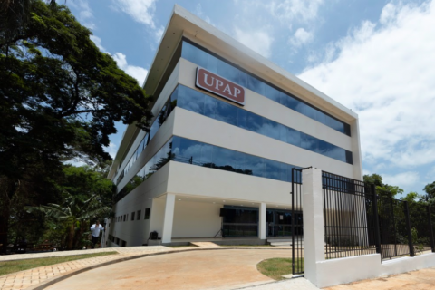 Quinze brasileiros são acusados de usar diplomas falsos em curso de medicina