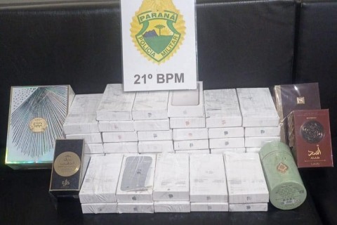 Mulher é flagrada transportando 43 iPhones e perfumes importados em ônibus interestadual