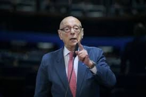 “É dever de Lula conversar com Trump”, diz senador em comitiva nos EUA