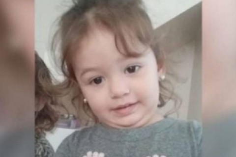 Pai relata momento em que encontrou a filha morta em máquina de lavar: “Saiu espuma do nariz”